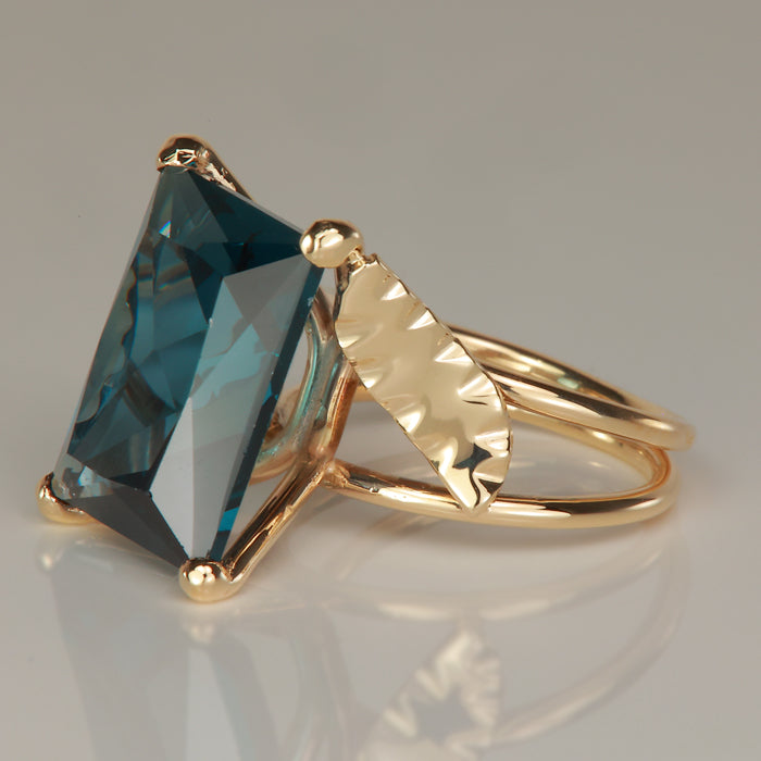 yellow gold ring with synthetic spinel