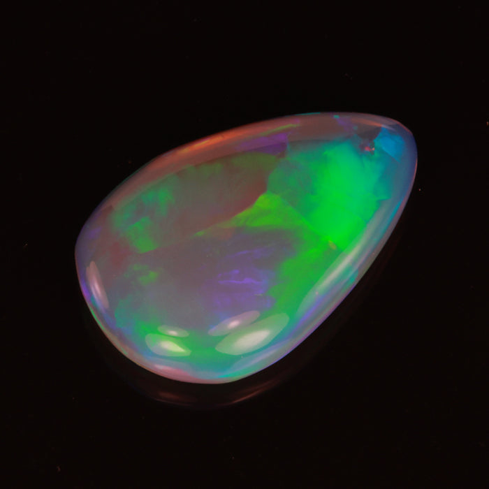 opal gemstone rainbow color top crystal clarity