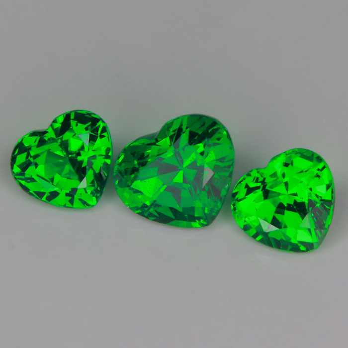 fine green heart shape tsavorite garnet gems