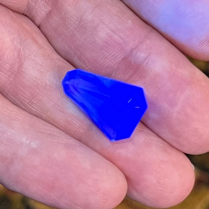 bright blue fluorescence with uv on fluorite