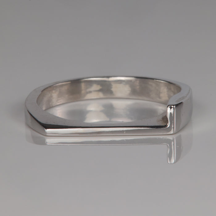 white gold estate ring with letter L initial 