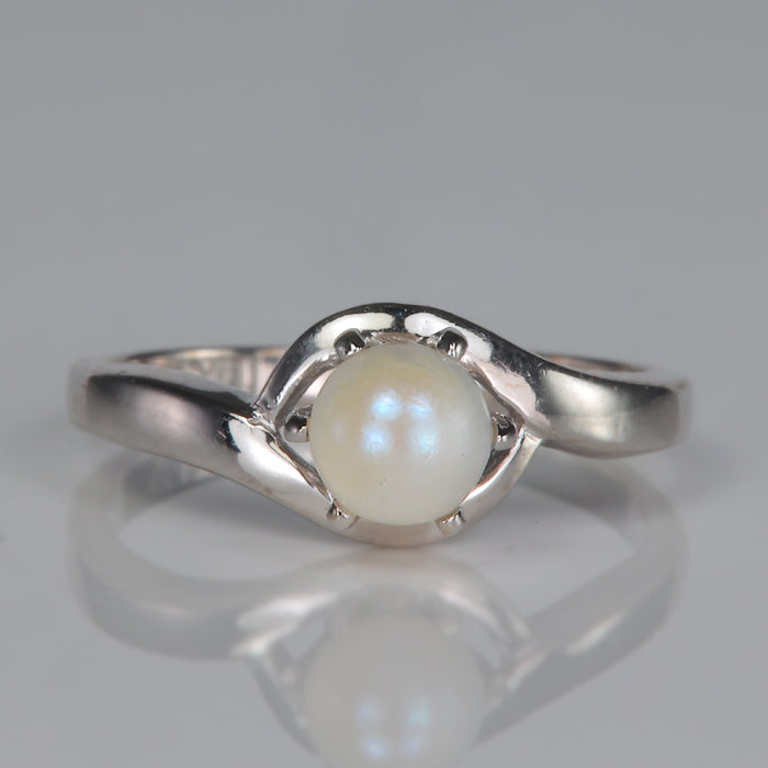 pearl and white gold estate ring