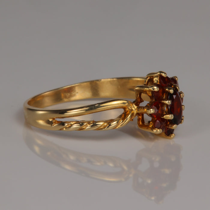 yellow gold garnet gem ring