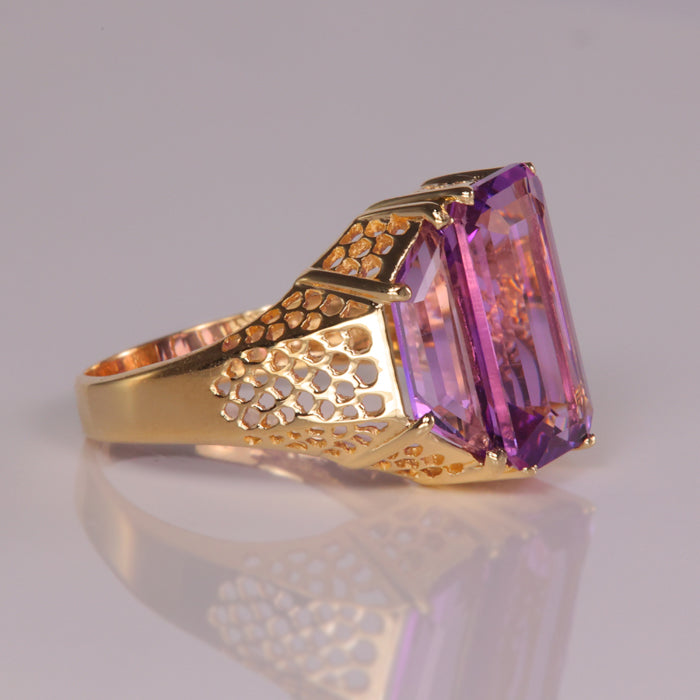 amethyst estate ring yellow gold gemstones