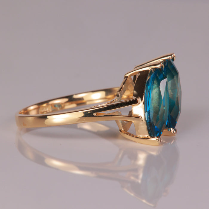 Estate ring blue topaz in yellow gold 