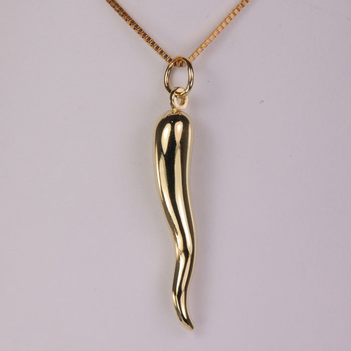 estate pendant in yellow gold horn
