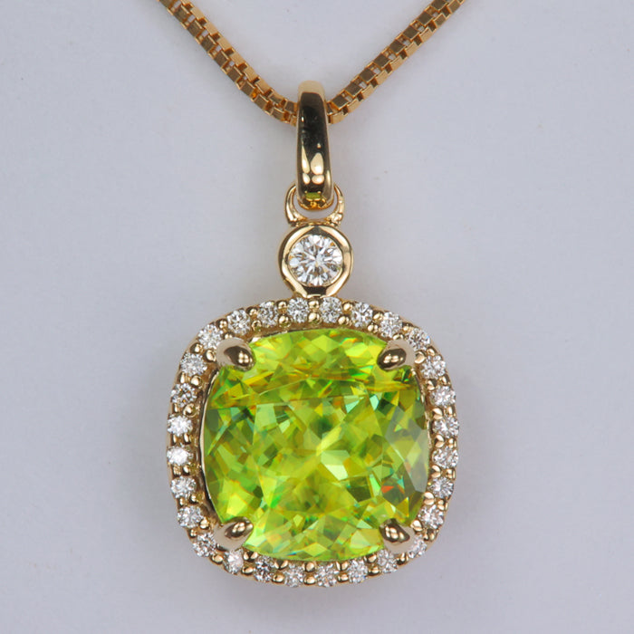 natural untreated sphene gemstone pendant in yellow gold with diamonds