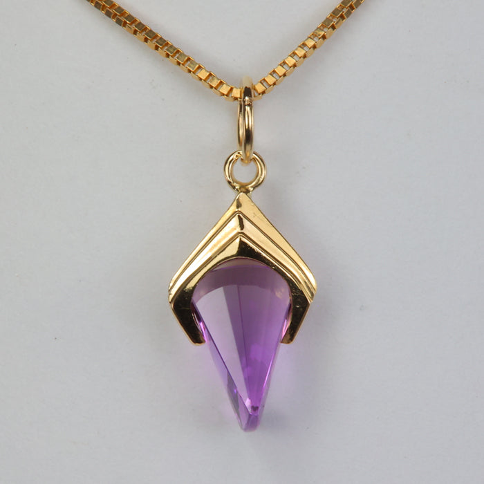 amethyst and yellow gold pendant charm