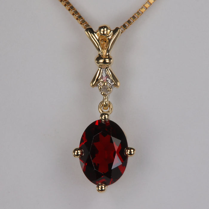 estate garnet gemstone pendant in yellow gold with diamond accent