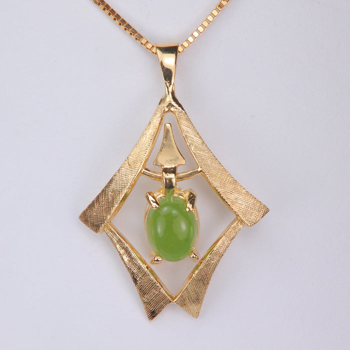 yellow gold pendant with nephrite jade