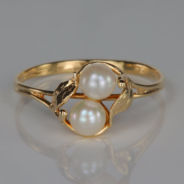 yellow gold estate ring with pearls