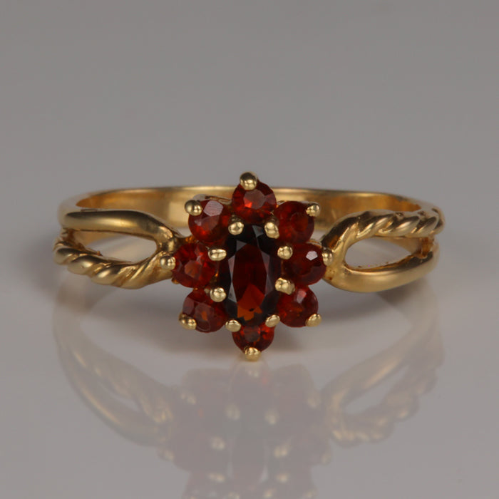 red garnet gemstone flower ring in yellow gold vintage jewelry
