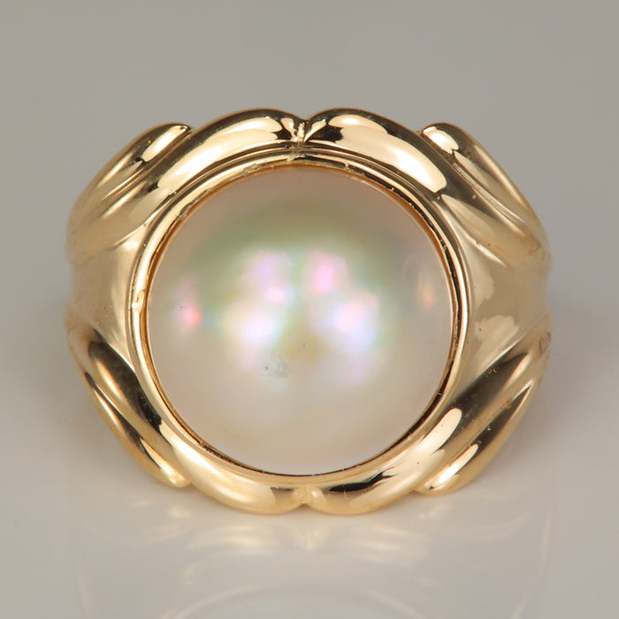 round cabochon pearl statement ring in yellow gold 