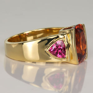 Ring in 18k yellow gold with gemstones