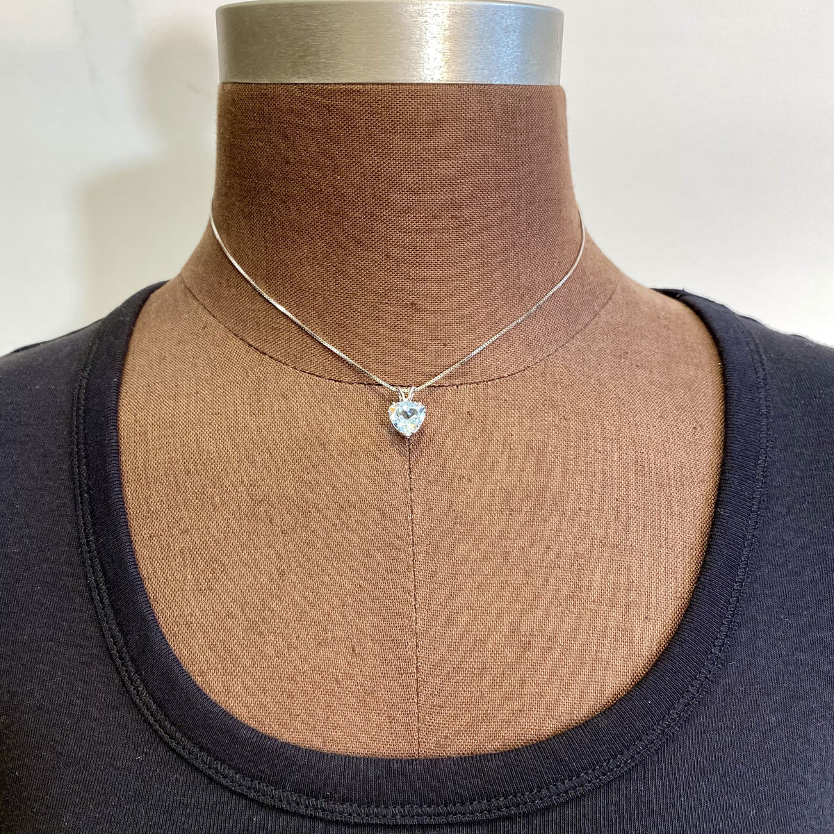 aquamarine pendant in white gold trilliant cut gemstone