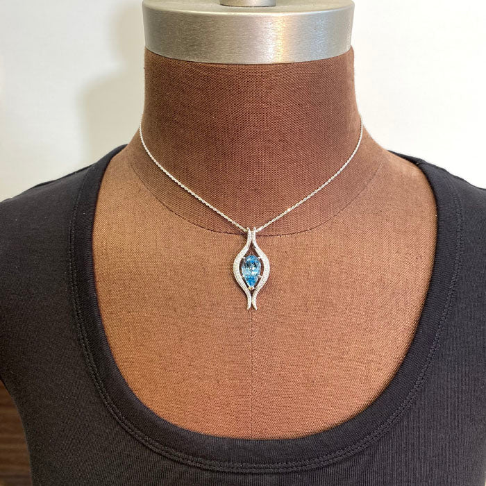 aquamarine and diamond pendant white gold