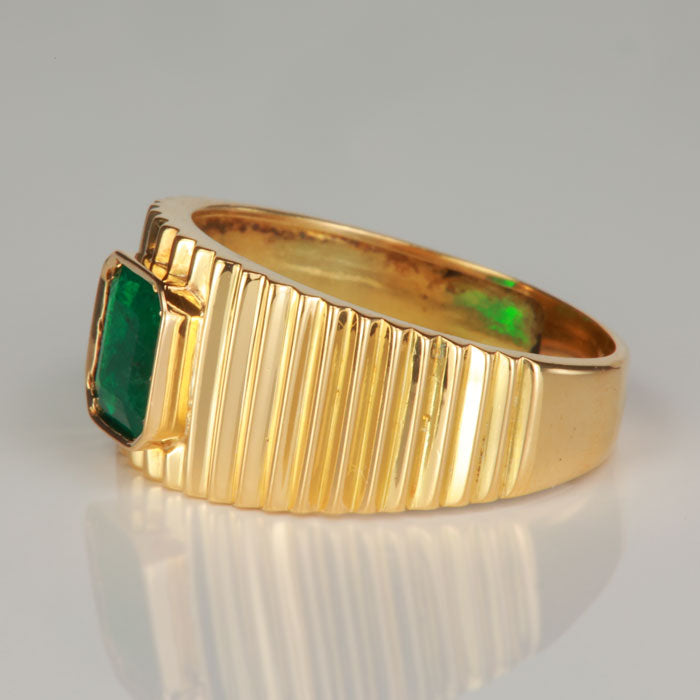 estate gold ring with emerald