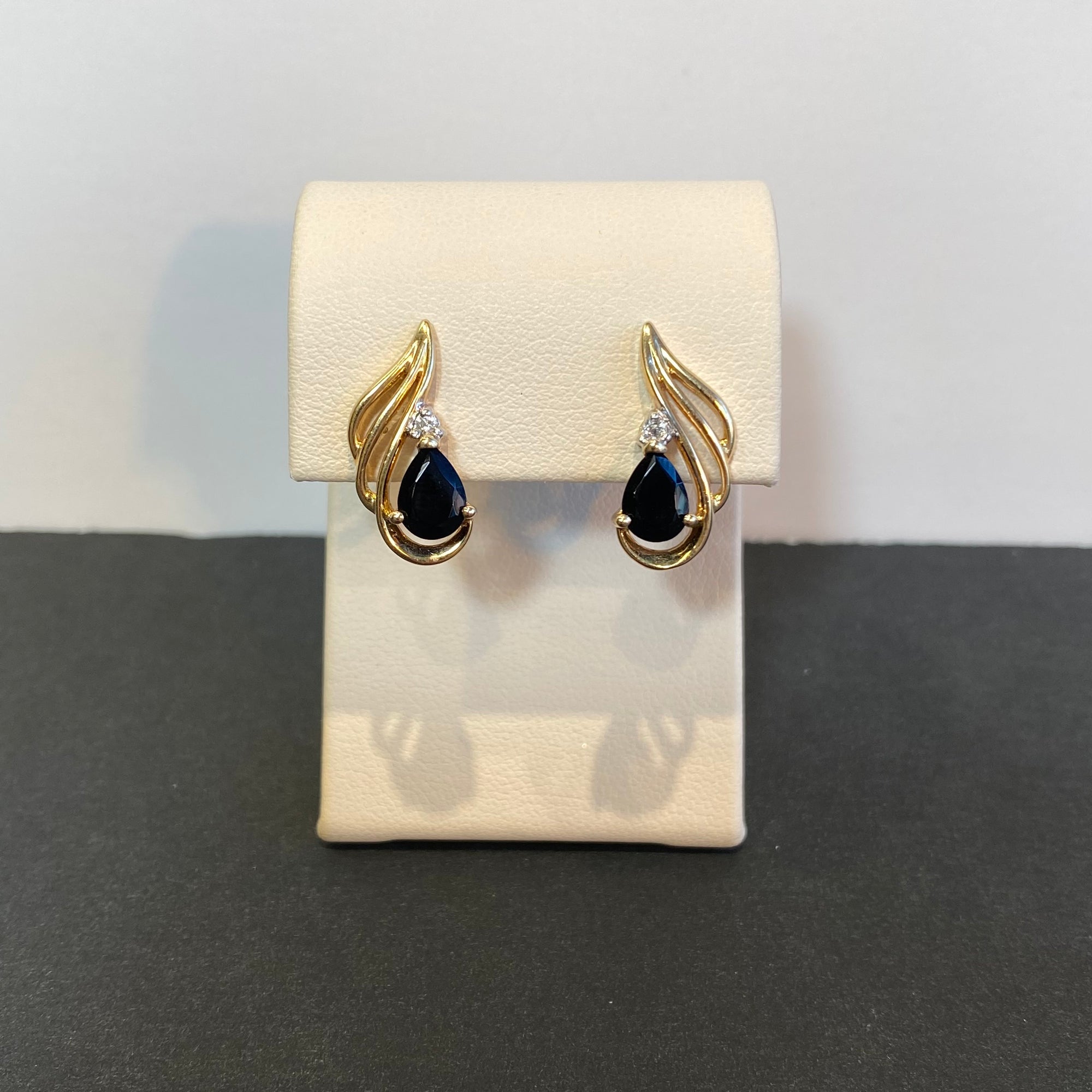 black onyx and diamond earrings yellow gold