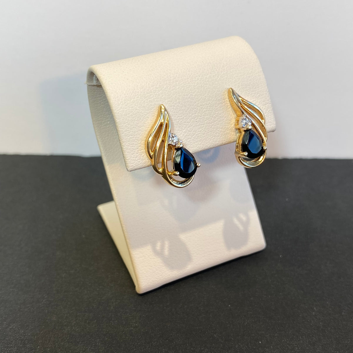 pear shape black onyx wing earring yellow gold diamond accent