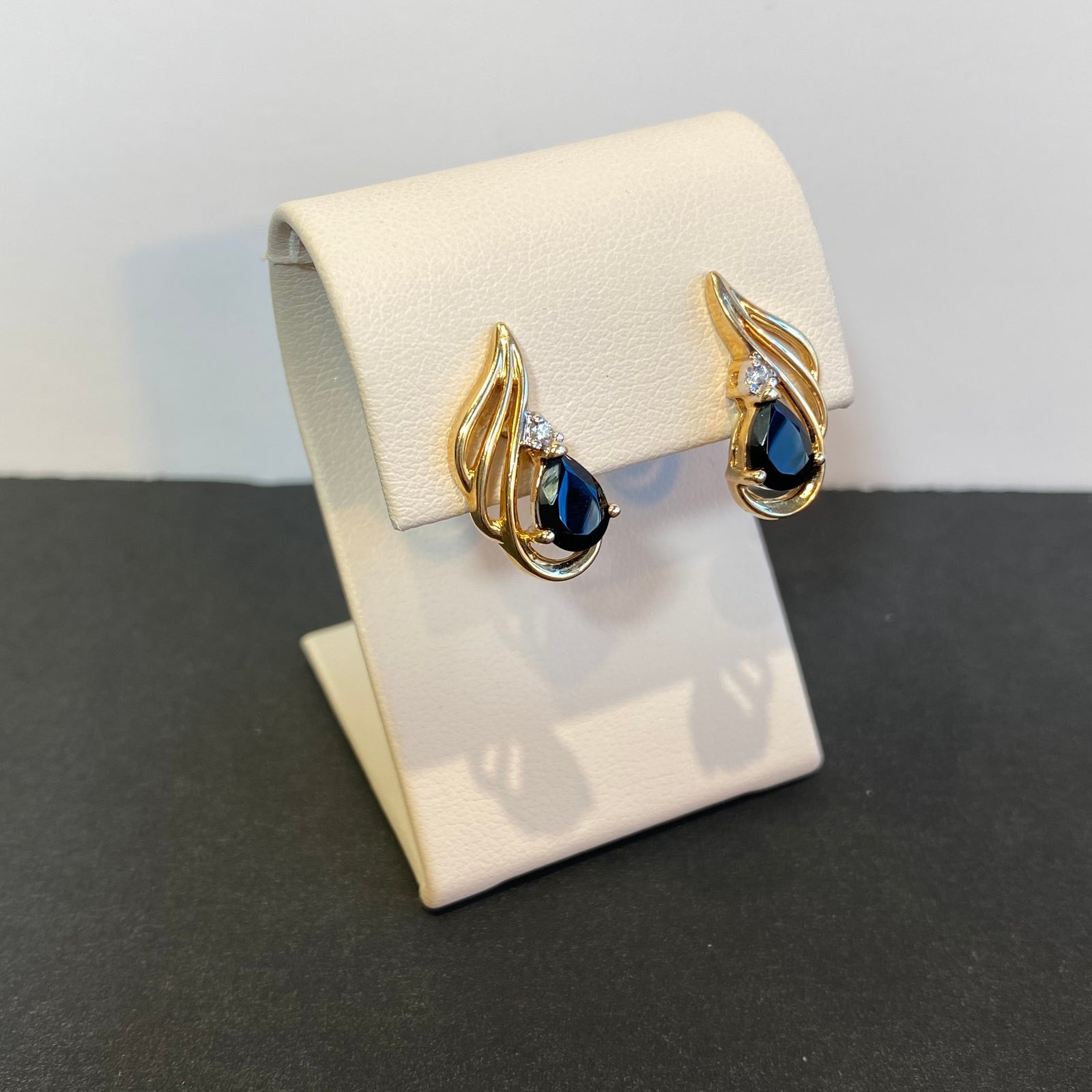 pear shape black onyx wing earring yellow gold diamond accent