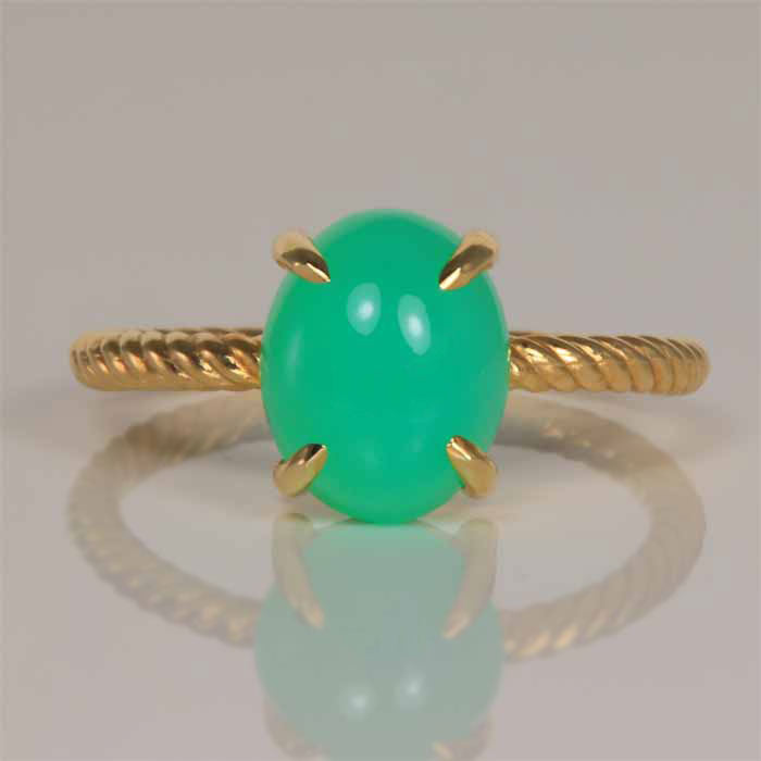 oval cabachon chyrsoprase ring