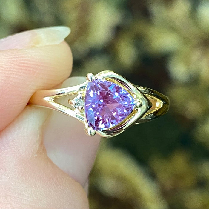 synthetic sapphire ring with color change daylight
