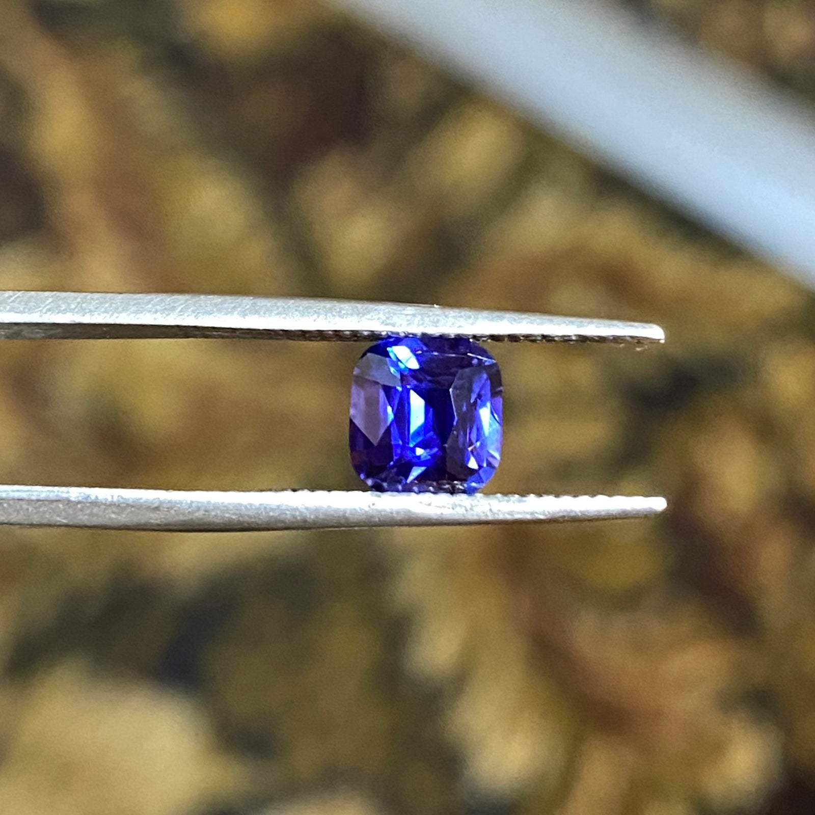 sapphire in daylight lighting