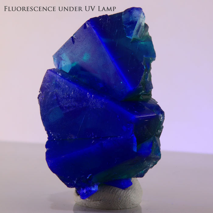 uv fluorescence of fluorite crystal