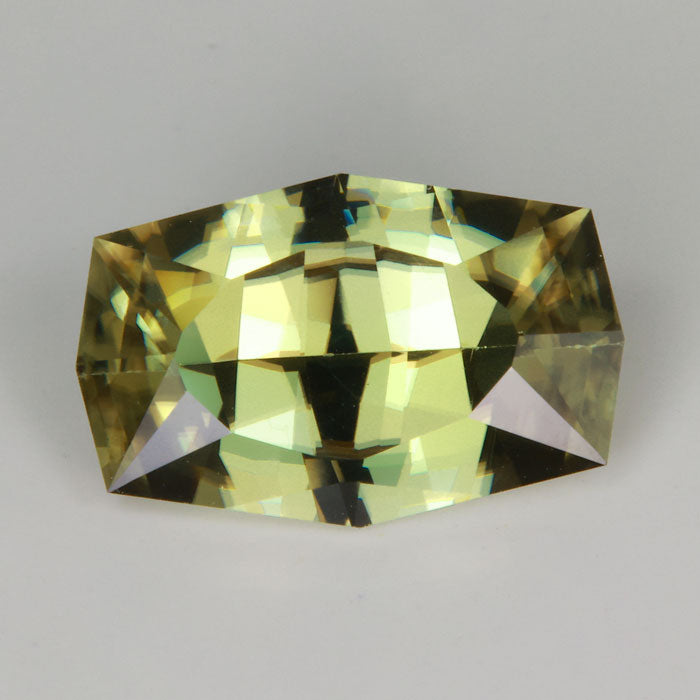 green color of diaspore gem