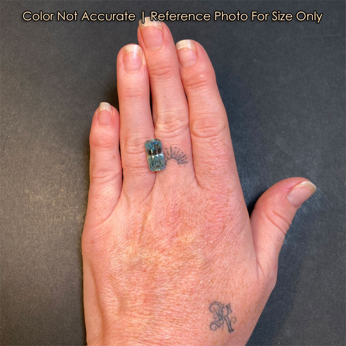 aquamarine natural gemstone size on a hand