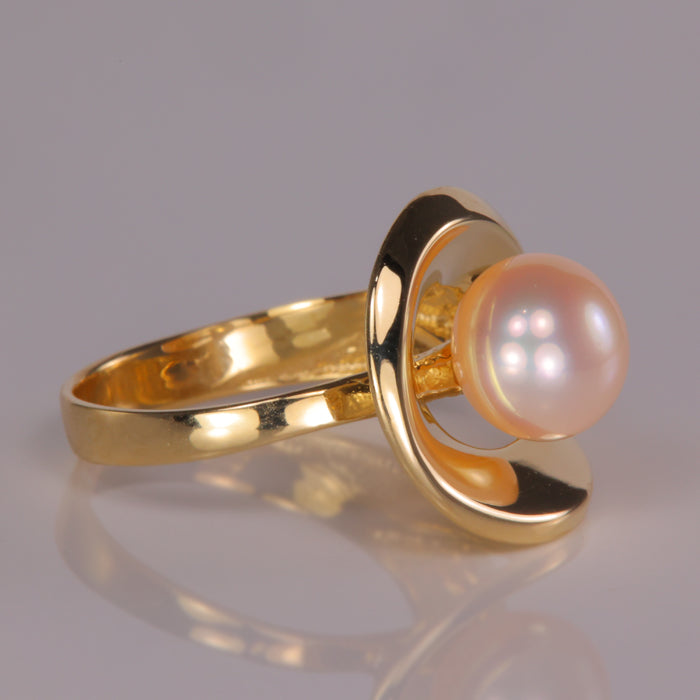 yellow gold estate ring with pearl 
