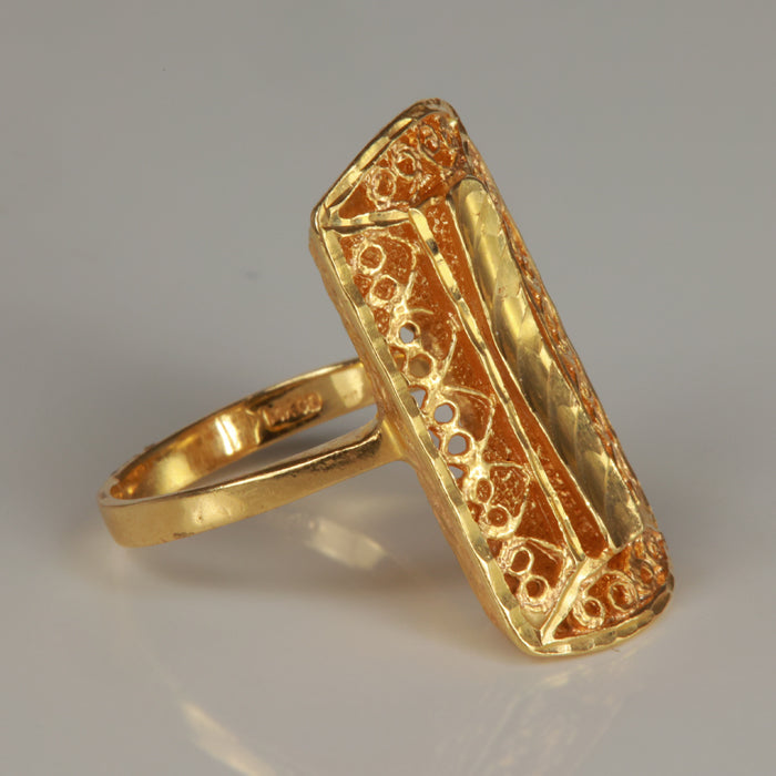 yellow gold estate ring with filigree details