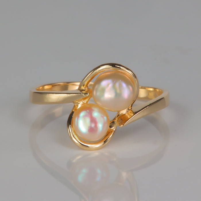 Yellow gold estate freshwater pearl ring 