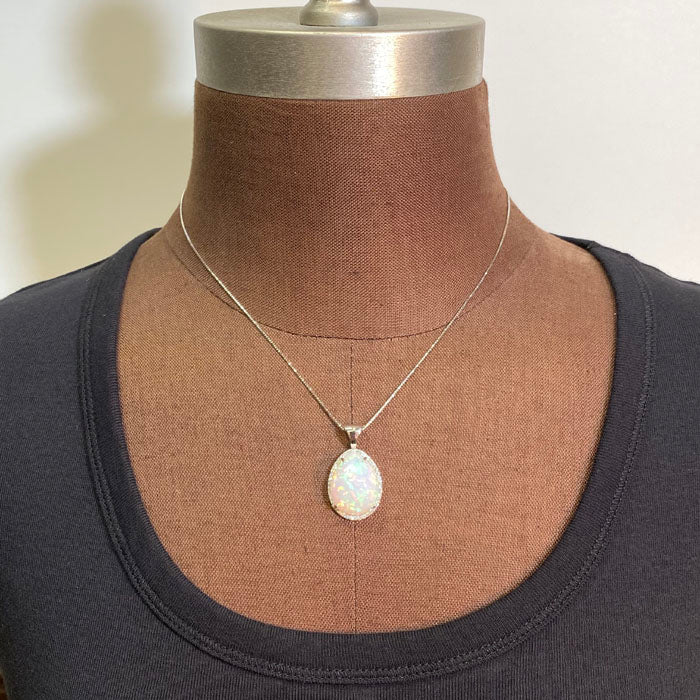 opal pendant in white gold with diamonds