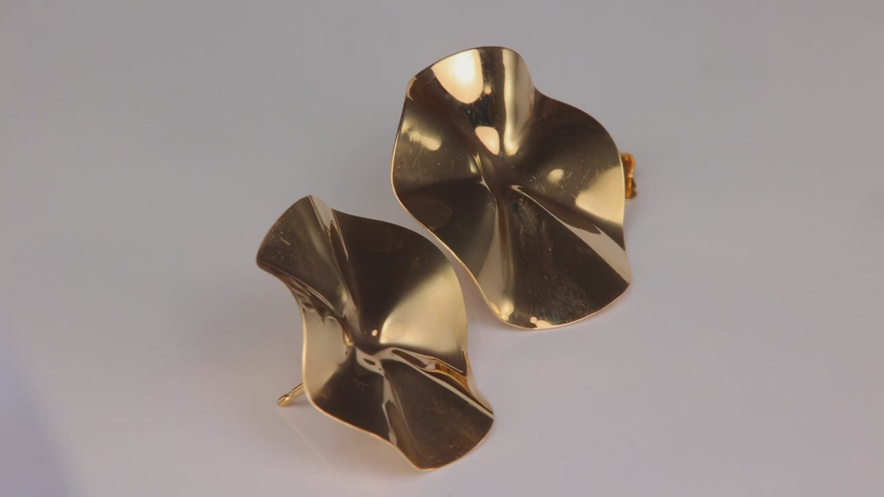 14K Yellow Gold Wavy Stud Earrings