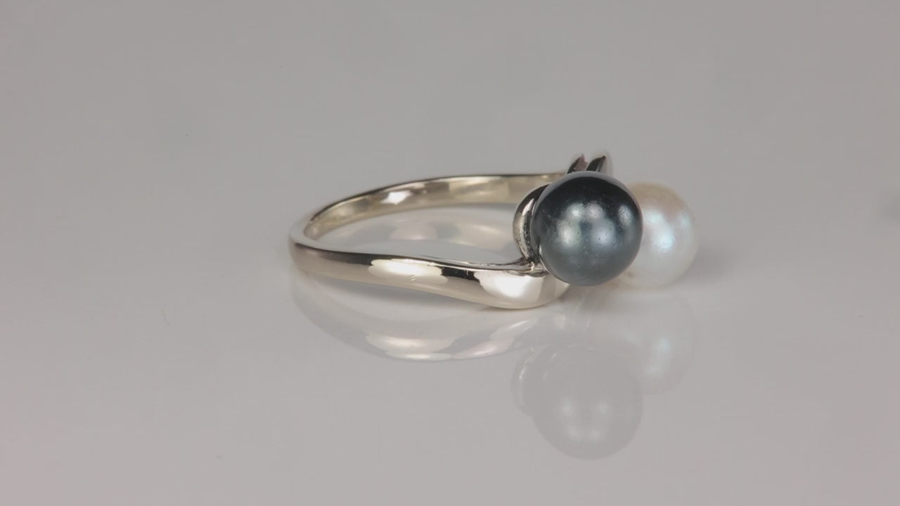 14K White Gold Pearl and Hematite Ring