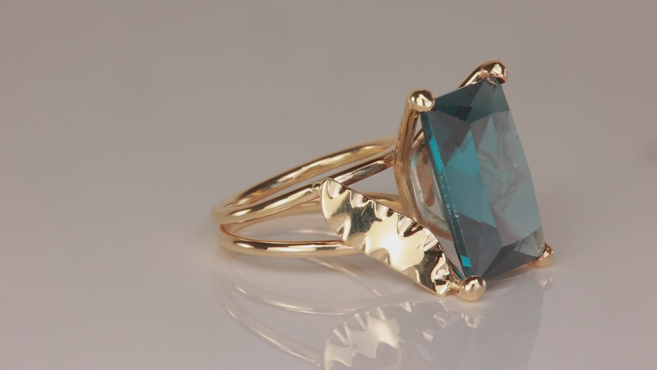 14K Yellow Gold Synthetic Spinel Statement Ring 14 Carats