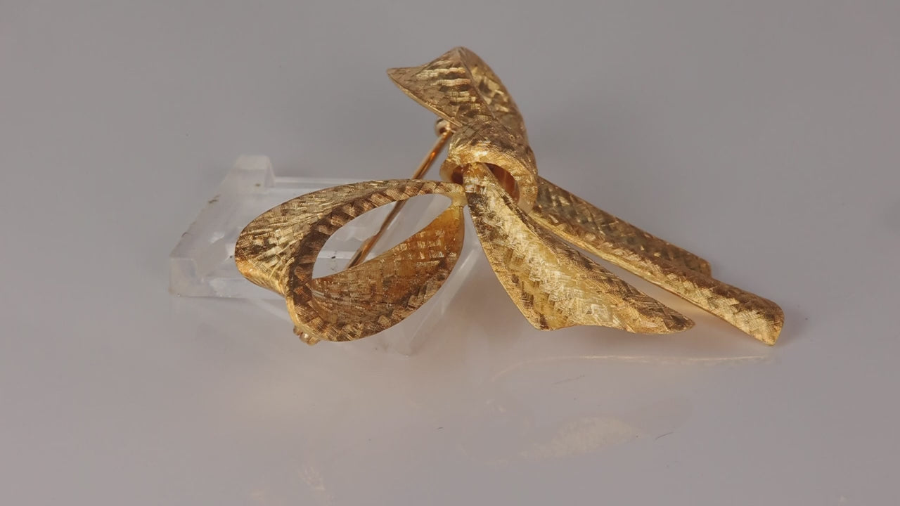 18K Yellow Gold Florentine Bow Pin
