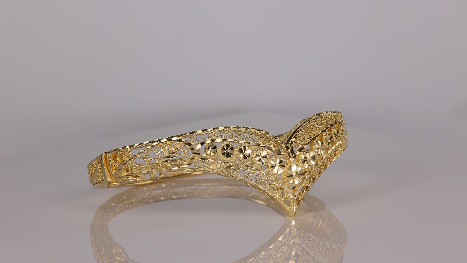 14K Yellow Gold Diamond Cut Bangle Bracelet