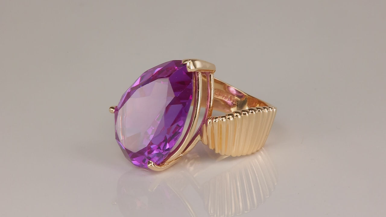 14K Yellow Gold Pear Shape Synthetic Sapphire Ring 17cts