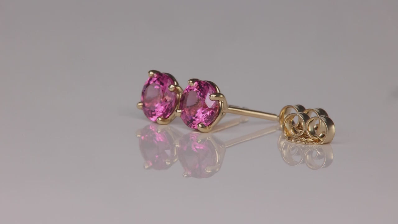 14K Yellow Gold Malaya Garnet Stud Earrings 1.19 Carats