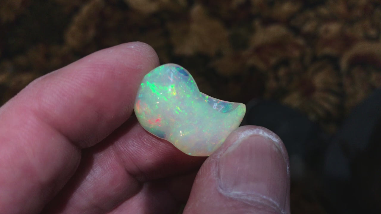 Sculptured Welo Opal Gemstone 22.30 Carats