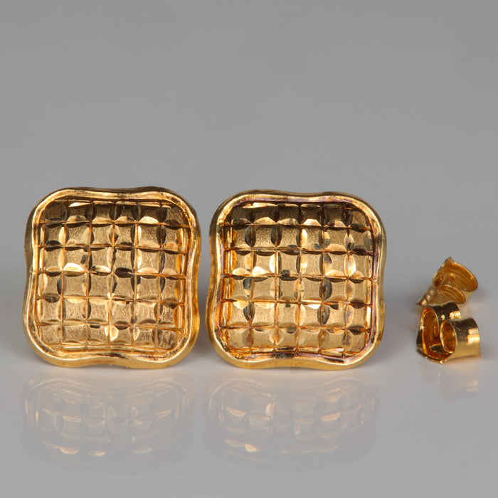 yellow gold diamond cut quilted style stud earrings