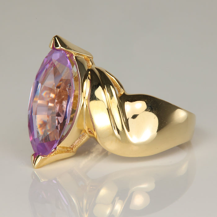 estate gold ring with synthetic sapphire