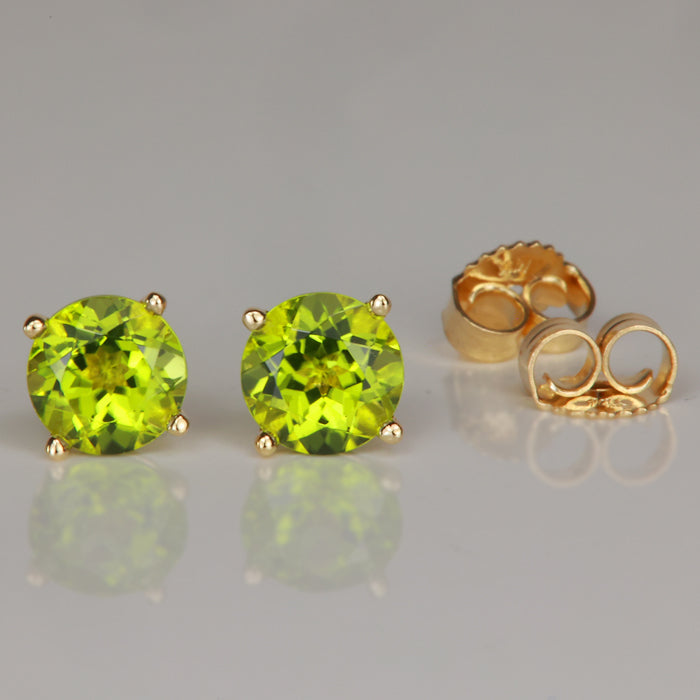 yellow gold peridot stud earrings 