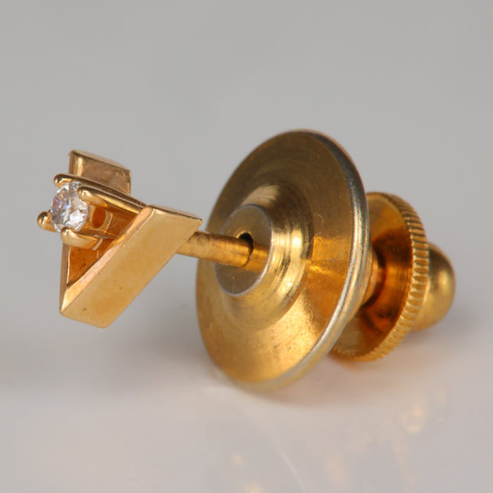 gold V tie tack