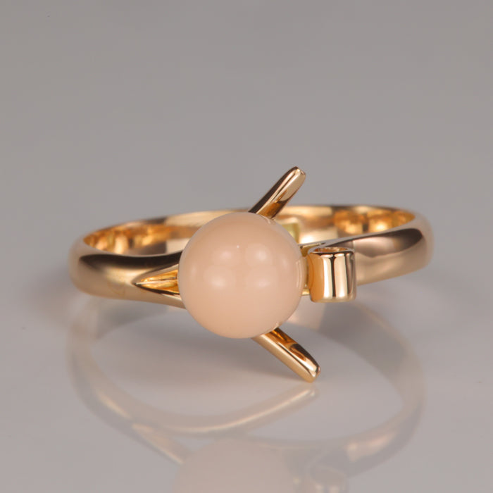 estate yellow gold ring with coral 