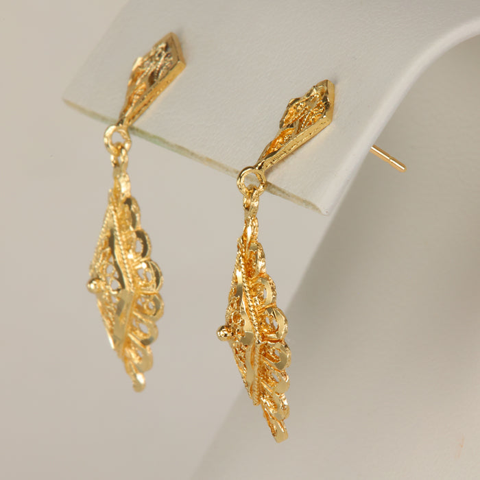 yellow gold earrings filigree style