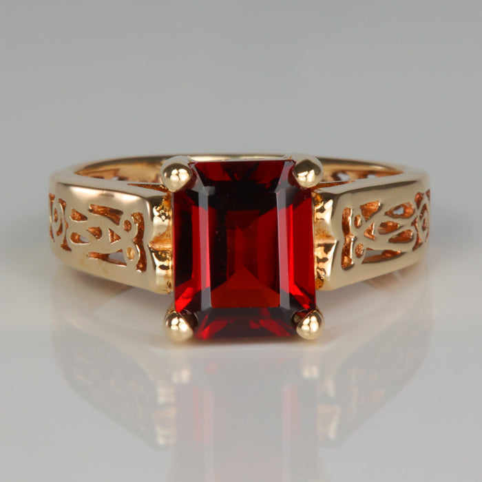 yellow gold estate ring with garnet gemstone