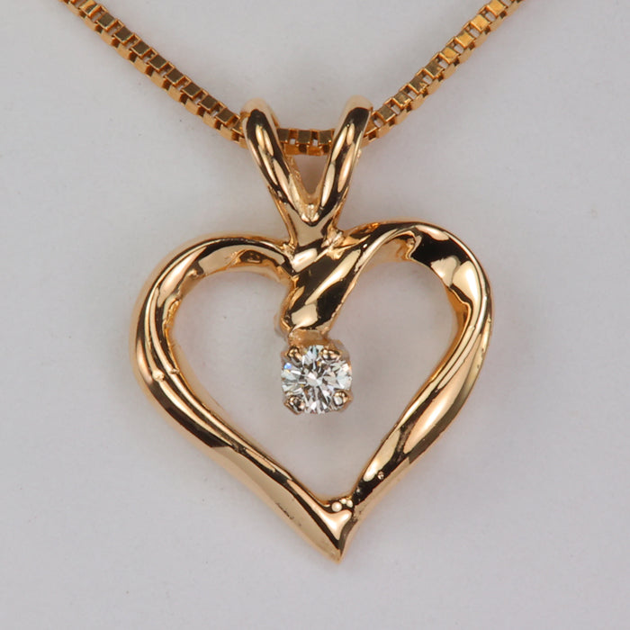 yellow gold diamond heart pendant